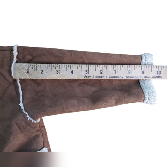 Toddlers Brown and Cream Sherpa Jacket. CachCach. 2T - Picture 11 of 12